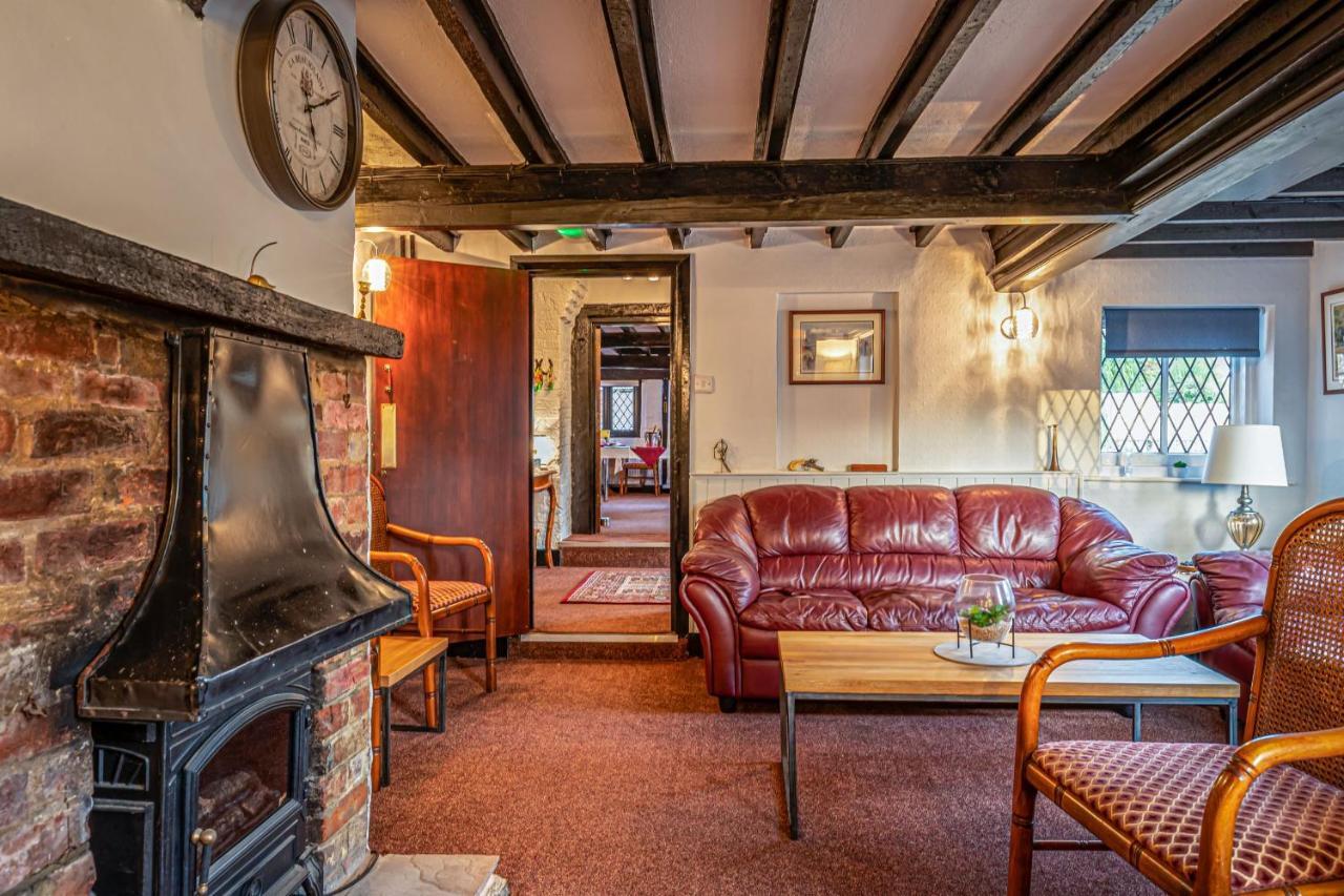 The Olde Forge Hotel ヘイルシャム エクステリア 写真